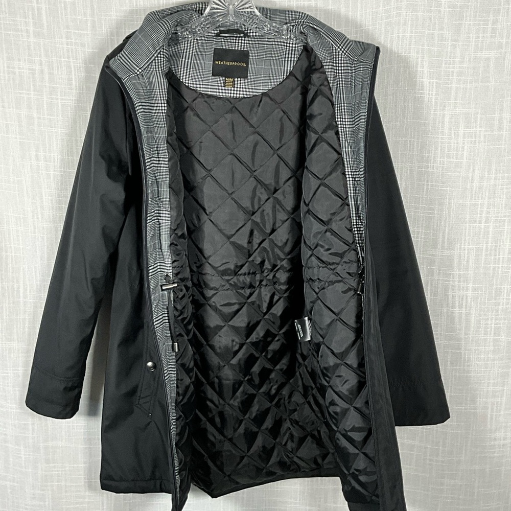 Weatherproof Raincoat Size M Black with Plaid Lining Removable Hood - Picture 2 of 6